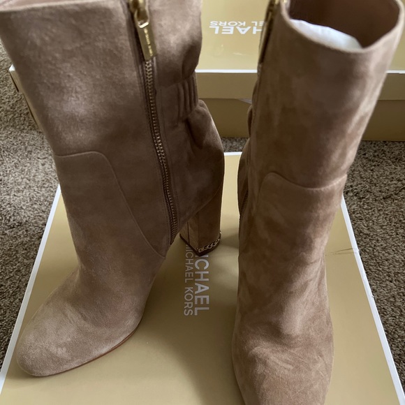 Michael Kors Dolores Suede Dark Khaki Ankle Boots Size 7.5- Excellent conditions - Picture 4 of 8